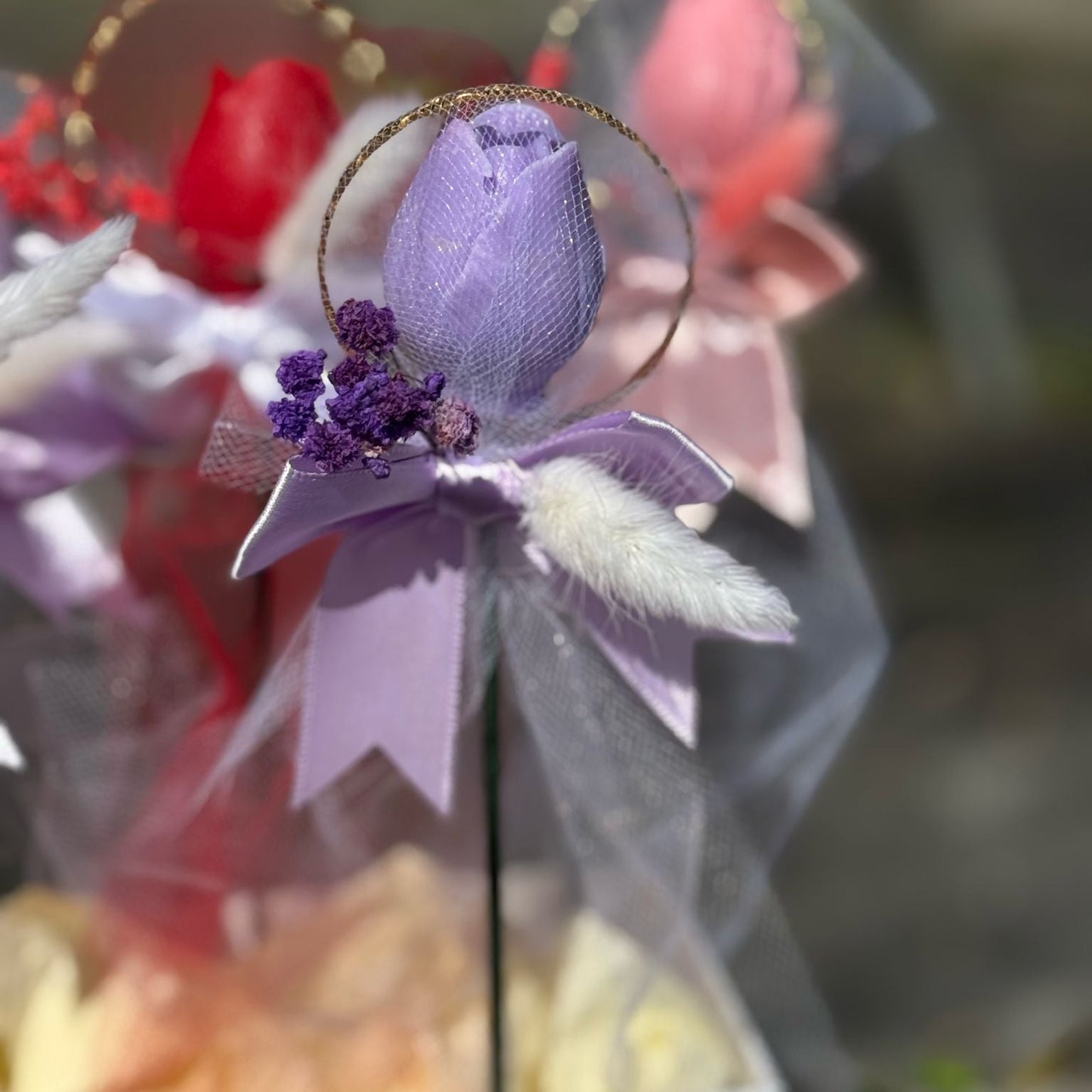 Seifenblumen am Stiel mit goldenem Reifen – Duftende Eleganz zum Verschenken