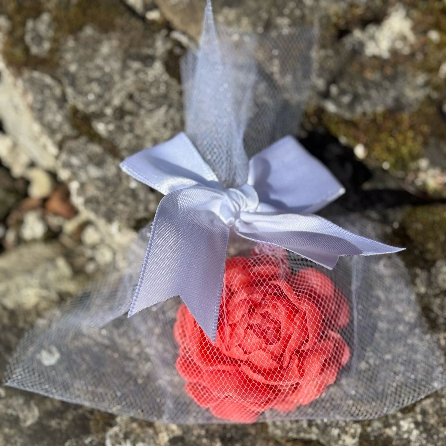 Handgemachte Blumen-Seifen – ein Hauch von Eleganz & Pflege