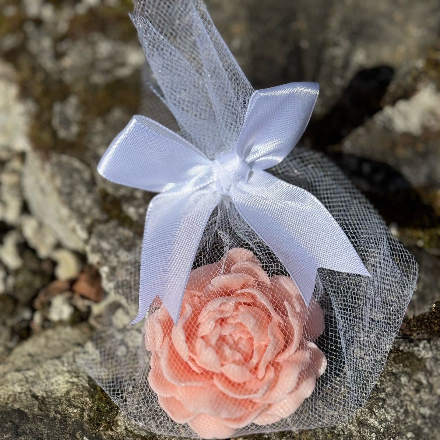 Handgemachte Blumen-Seifen – ein Hauch von Eleganz & Pflege