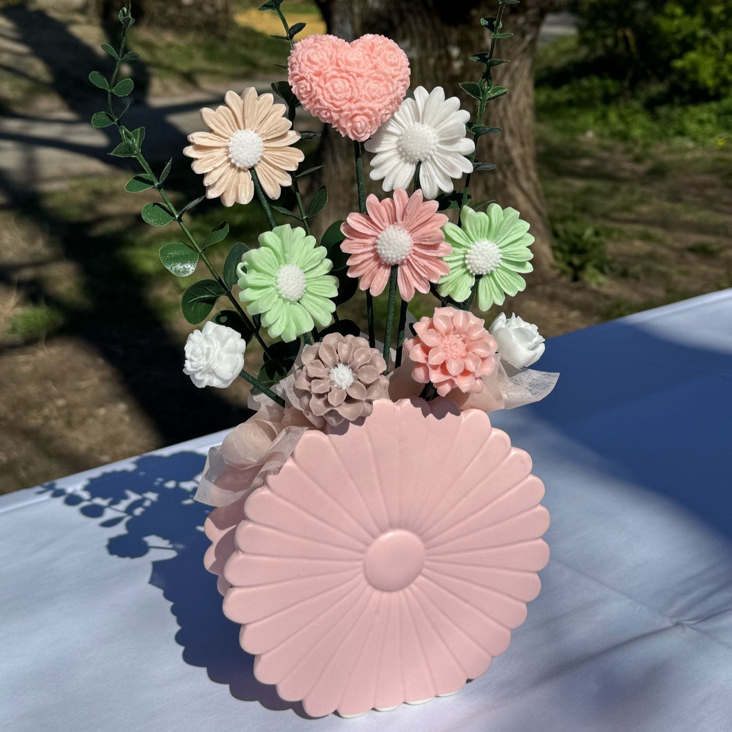 Seifenblumen-Arrangement „Blütenpoesie“ in rosafarbener Blütenvase