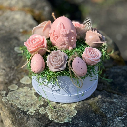 Verschenke duftende Osterfreude mit unseren handgefertigten Seifenblumen-Arrangements!