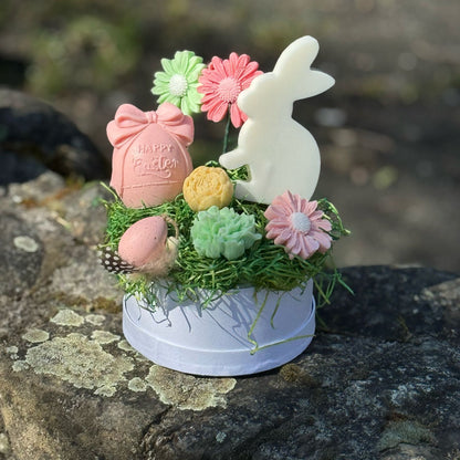 Verschenke duftende Osterfreude mit unseren handgefertigten Seifenblumen-Arrangements!