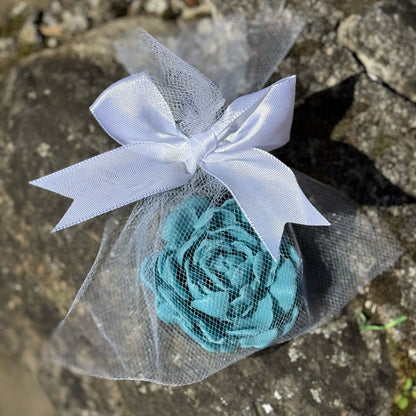 Handgemachte Blumen-Seifen – ein Hauch von Eleganz & Pflege