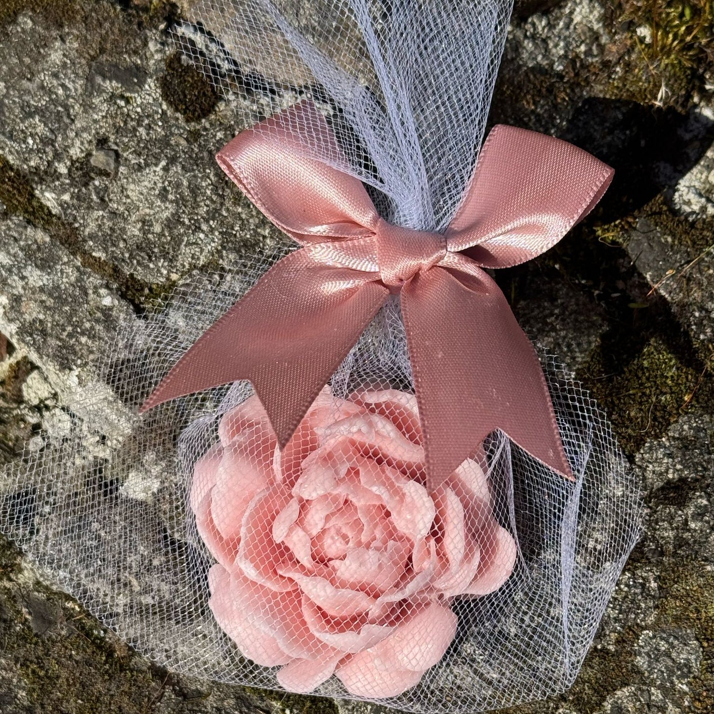 Handgemachte Blumen-Seifen – ein Hauch von Eleganz & Pflege
