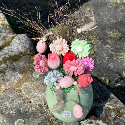 Verschenke duftende Osterfreude mit unseren handgefertigten Seifenblumen-Arrangements!