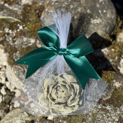 Handgemachte Blumen-Seifen – ein Hauch von Eleganz & Pflege