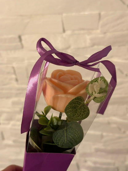 Einzelne Seifenblumensträusse in Rosaform– Kleine Geschenke mit grosser Wirkung