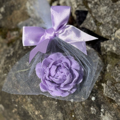 Handgemachte Blumen-Seifen – ein Hauch von Eleganz & Pflege