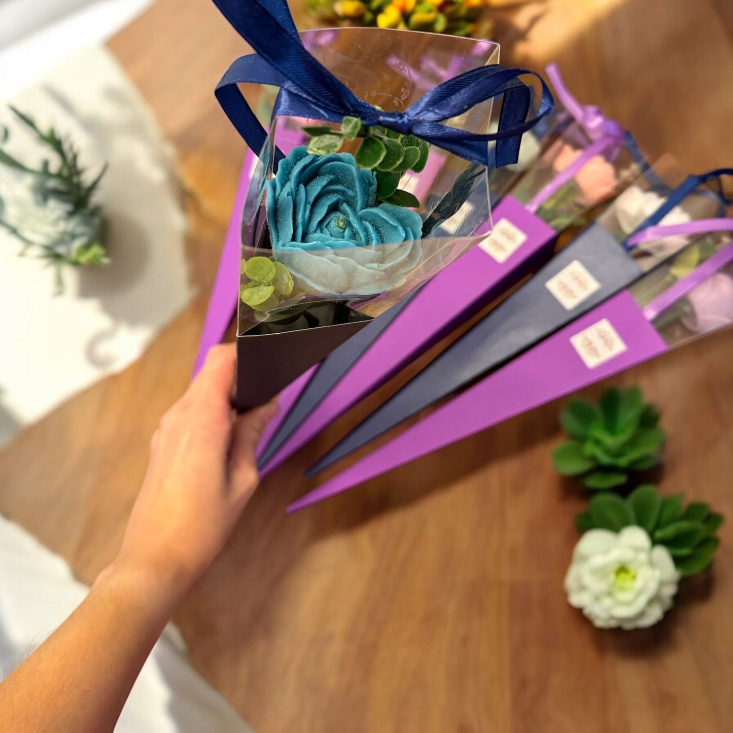 Einzelne Seifenblumensträusse in Herzform– Kleine Geschenke mit grosser Wirkung