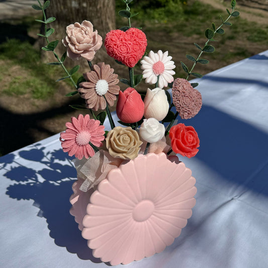 Seifenblumen-Arrangement „Blütenpoesie“ in rosafarbener Blütenvase